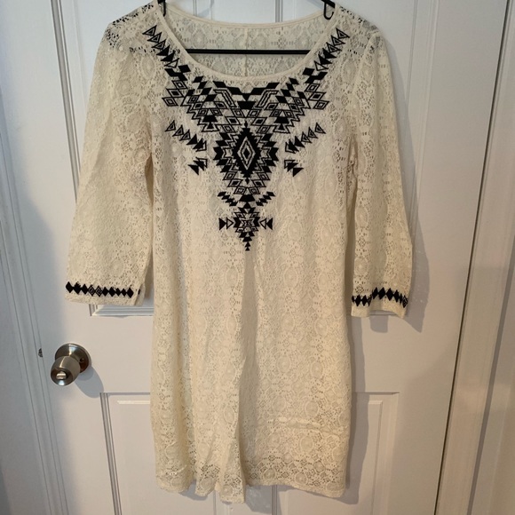 Express lace and embroidered dress - Picture 2 of 4